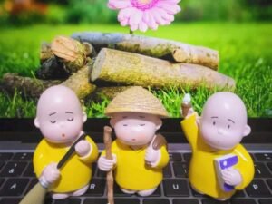 Bộ tượng 3 chú quét lá