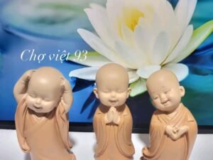 Bộ tượng chú tiểu áo nâu