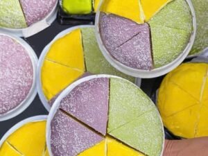 Bánh phú sĩ màu xanh lá dứa (nhân nhiều sầu riêng) 400g (bánh tươi Việt Nam ) (vui lòng order )