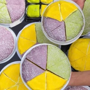 Bánh phú sĩ màu xanh lá dứa (nhân nhiều sầu riêng) 400g (bánh tươi Việt Nam ) (vui lòng order )